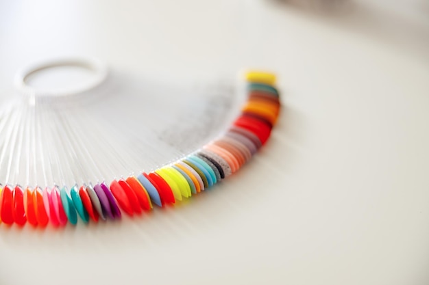 Detail ručnej výšivky na látke